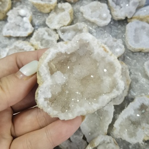 Wholesale Nature High Quality Crystals Healing <strong>Stones</strong> <strong>White</strong> Agate Geodes for Healing Gift Box - Product Image 3