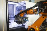 Bras robotisé industriel haute vitesse KUKA KR 20 R1820-2 à 6 axes, 20 kg, 1820 mm, avec contrôleur KR C5 pour l'automatisation de l'entretien des machines CNC