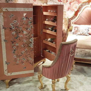 Muebles clásicos de diseño italiano tallado decorativo Color rojo Antiguo Gabinete lateral madera maciza Villa dormitorio gabinete de almacenamiento - Product Image 1