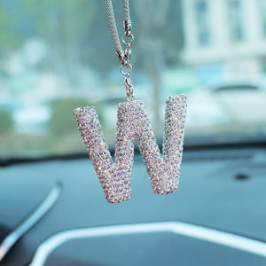 Adorno Colgante con Letra Brillante para Espejo Retrovisor de Coche, Letra Inicial de Cristal con Diamantes de Imitación, Decoración Colgante para Espejo de Coche - Product Image 2