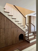 Escaliers en colimaçon modernes en bois massif, design durable et écologique, caractéristiques de sécurité, garde-corps en bois, utilisation intérieure, hôtel, résidentiel, total
