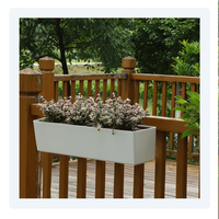 Pots de fleurs suspendus en forme de L réglables Supports de jardinière à arrosage automatique Garde-corps de balcon en métal émaillé Support de pont Pot