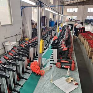 High Power 100J Gas Actuated Battery Powered Carbon Steel DIY Furniture Brad Nail Gun 2.5AH Battery Carton Packaging - Product Image 4