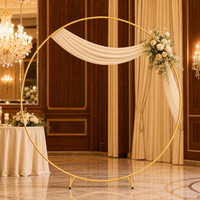 Arche circulaire dorée pour cérémonie de mariage avec design ouvert pour drapage de tissus, zones photo et réceptions