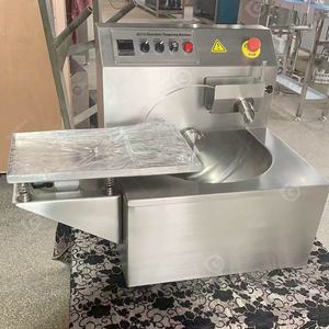 Máquina manual de 8 kg para hacer, templar, recubrir y derretir barras de chocolate pequeñas, con molde de chocolate y rueda para moldear - Product Image 2