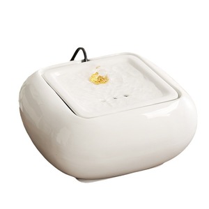 Fuente de Agua de Cerámica para Escritorio con Adorno de Pez Rojo, 110-220V, Ecológica, Decoración de Oficina, Regalo - Product Image 5