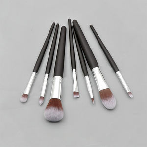 2024 buena calidad negro 7 Uds mango largo <span class=keywords><strong>de</strong></span> madera <span class=keywords><strong>maquillaje</strong></span> profesional plano marca <span class=keywords><strong>de</strong></span> lujo juego <span class=keywords><strong>de</strong></span> <span class=keywords><strong>brochas</strong></span> mujeres herramienta <span class=keywords><strong>de</strong></span> belleza cepillos cosméticos - Product Image 3