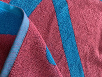 Serviettes de plage jacquard avec logo personnalisé, serviettes de bain luxueuses et douces, serviettes de piscine en coton tissé velours, qualité économique.