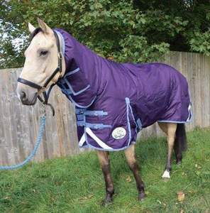 Couverture d'hiver pour cheval de qualité professionnelle, en polyester 1200 deniers avec isolation 300 GSM, imperméable et coupe-vent - Product Image 4