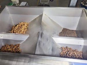 Pesée automatique de petits sacs de céréales, granulés de pop-corn, collation, frites, frites, garniture avec grande trémie - Product Image 6