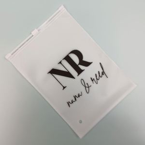 Bolsa de Polietileno con Cierre de Seguridad y Logotipo Impreso, con Diseño Esmerilado Personalizado para Empacar Ropa, Calcetines y Pieles (Pedido Mínimo de 100 Unidades) - Product Image 6