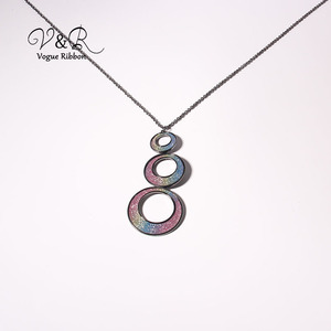 <span class=keywords><strong>V</strong></span> & R Qingdao Dessins Faits À La Main Triple Rond Paillettes Irisées Pendentif Long <span class=keywords><strong>Pull</strong></span> Collier Colliers En Alliage - Product Image 1