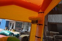Château gonflable commercial d'extérieur avec toboggan et zone de saut combinée