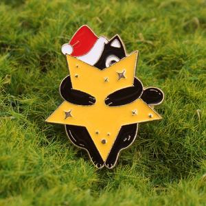 "ป้ายเกล็ดหิมะแบบไดนามิก" Winter <span class=keywords><strong>starcat</strong></span> | แมวดำที่ปกคลุมไปด้วยหิมะและดาวที่ตกลงมา | พื้นหลังแบบไล่ระดับสีขาว-เหลือง - Product Image 3