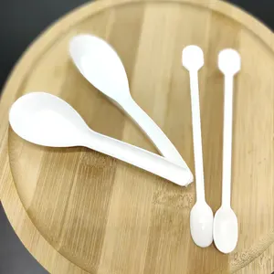 Vaisselle jetable en plastique dégradable personnalisée de qualité alimentaire couverts fécule de maïs bâton de café de 5 pouces pour restaurants