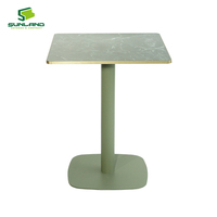 Ensemble de salle à manger d'extérieur moderne et durable, chaises en aluminium avec cordage tressé, table en pierre frittée pour jardin, terrasse, meubles de patio