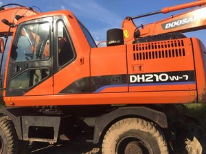 รถขุดตีนตะขาบ Doosan DH210 มือสอง 10 ตัน เครื่องยนต์ Fawde ปั๊ม KYB มอเตอร์ - Product Image 6