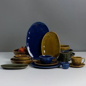 Commercio all'ingrosso EKA <span class=keywords><strong>Set</strong></span> di stoviglie in porcellana goffrato lusso irregolare ceramica servizio da tavola <span class=keywords><strong>Set</strong></span> di <span class=keywords><strong>piatti</strong></span> e <span class=keywords><strong>piatti</strong></span> <span class=keywords><strong>Set</strong></span> per ristorante - Product Image 1