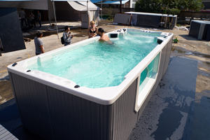 Piscina infinita de 6 metros, spa de masaje con cubierta eléctrica, gran oferta - Product Image 5