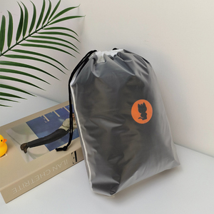 Bolsa con cordón respetuosa con el medio ambiente, bolsas de embalaje de plástico esmerilado <span class=keywords><strong>para</strong></span> <span class=keywords><strong>ropa</strong></span> y zapatos, bolsas de embalaje con cordón de plástico - Product Image 2