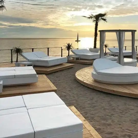 Per esterno a due posti mobili rotondi di lusso prendisole in legno sdraiato sulla spiaggia piscina all'aperto divano letto