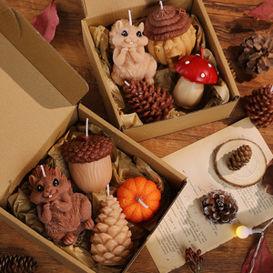 Cross-border Stars Bougie artisanale en <span class=keywords><strong>cire</strong></span> de soja mélangée, aromathérapie, cadeau, ambiance automne-hiver, petit écureuil et pomme de pin - Product Image 3