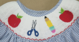 Ensemble de vêtements pour filles brodés à la main, tenue pour la rentrée scolaire, haut à rayures bleues, short rouge, vêtements brodés avec un crayon Apple - Product Image 4