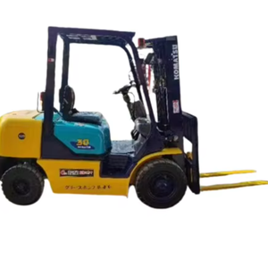 Carretilla elevadora diésel 4WD Komatsu de 3 toneladas usada Original japonesa resistente y duradera con mástil de dos etapas a la venta con rendimiento estable - Product Image 1