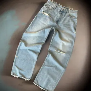 Kunden spezifische Jeans hose mit Stickerei Jeans Baumwolle ausgefranste Jeans hellblau gewaschene Baggy Jeans lose Streetwear