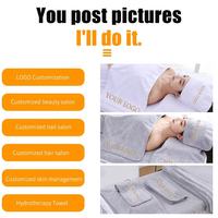 Ensemble de linge de lit pour salon de beauté en microfibre gaufrée grise avec logo brodé or personnalisé, kit de serviettes pour table de massage