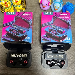 หูฟังไร้สาย M10 True Wireless รุ่น 5.0 พร้อมหน้าจอดิจิตอลในตัว พร้อมกล่องชาร์จ - Product Image 2