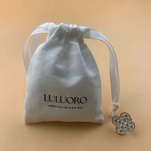 Bolsa Pequeña de Muselina de Algodón Natural con Cordón para Guardar Joyas - Product Image 1