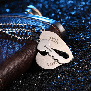 Großhandel Verlobungs- und Hochzeitsgeschenk Modische Halskette Schmuck Silber Edelstahl Ich Liebe Dich Herzschloss-Schlüssel-Anhänger für Paare - Product Image 3