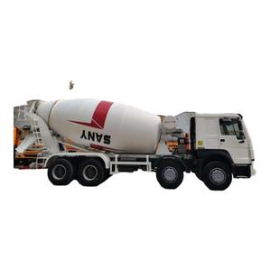 Camion malaxeur à béton HOWO 8x4 neuf en promotion avec une grande capacité de charge, réservoir de ciment de 12 m3, camion HOWO pour l'Afrique - Product Image 1