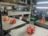 Incubadora Agitadora de CO2 Apilable, Agitador Orbital para Cultivo Celular, Pantalla Táctil PID, Sensor IR, Filtro 99.99%, Control Independiente de 3 Capas, Equipo de Laboratorio