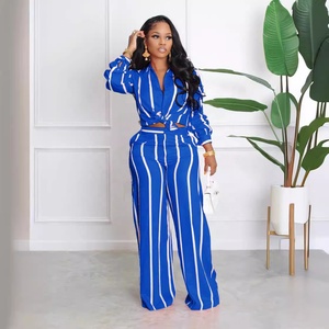 Set Donna Casual alla Moda <span class=keywords><strong>con</strong></span> Top Corto a Righe Multicolore <span class=keywords><strong>con</strong></span> Nodo Frontale e <span class=keywords><strong>Pantaloni</strong></span> a Gamba Larga - Product Image 4