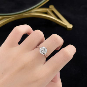 <span class=keywords><strong>Bague</strong></span> de fiançailles classique à tige droite, <span class=keywords><strong>couronne</strong></span> à 6 griffes, en or blanc 18 carats avec diamant de laboratoire rond pour femme - Product Image 4
