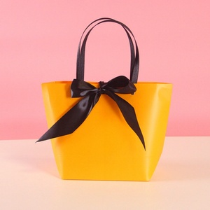 Bolsa de Regalo Personalizada, Bolsas de Papel Kraft Blancas y Rosas, Bolsas de Regalo Personalizadas con Logotipo de Marca - Product Image 5