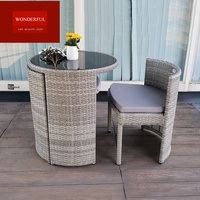 Ensemble de table basse compacte en rotin avec miroir pour balcon et jardin, idéal pour les achats de café en extérieur