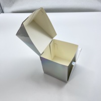 Boîte d'emballage en papier carrée colorée et recyclable avec logo personnalisé, pelliculage brillant et gaufrage pour emballage cadeau