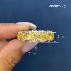 Anello a forma quadrata per donna, design geometrico, accessorio da indossare ogni giorno - Product Image 5