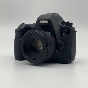 Cámara DSLR Canon 6D de Formato Completo Usada + Lente de 50 mm F/1.8, Estado A+, Kit de Inicio de Fotografía con Pantalla Táctil <span class=keywords><strong>y</strong></span> Wi-Fi, 20.2MP, Apertura F/1.8 - Product Image 1