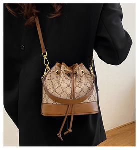Nouveau <span class=keywords><strong>Sac</strong></span> à <span class=keywords><strong>Main</strong></span> Tendance Femme, <span class=keywords><strong>Sac</strong></span> Seau à Cordon Motif Fleurs Vintage, Grande Capacité, Style Sophistiqué, <span class=keywords><strong>Sac</strong></span> Fourre-tout et <span class=keywords><strong>Sac</strong></span> Bandoulière - Product Image 6