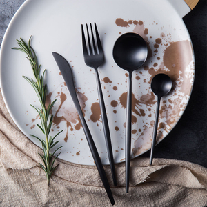 El juego de cubiertos de acero inoxidable negro mate personalizable más vendido, 5 piezas con mango negro para cantinas de hoteles, incluye cuchara - Product Image 2