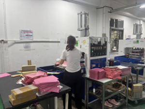 Bàn phím với touchpad cho <span class=keywords><strong>iPad</strong></span> Pro 11 mô hình 2018 2022, không dây Bluetooth thiết kế siêu mỏng với khe cắm thẻ - Product Image 2