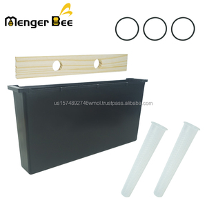 Mangeoire à abeilles pratique de 6,5 L en plastique avec couvercle en bois pour nourrir les abeilles avec du miel, de la nourriture et de l'eau - Product Image 2