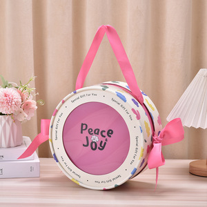 Adorabile Scatola Regalo Rotonda con Manico a Nastro e Motivo a Nuvole per Bambini, Perfetta per Celebrazioni di Compleanno e Sorprese - Product Image 4