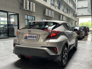 โตโยต้า <span class=keywords><strong>C</strong></span>-<span class=keywords><strong>HR</strong></span> ปี 2020 มือสอง เครื่องยนต์ 2.0 ลิตร รุ่น Leading 171 แรงม้า แรงบิด 203 นิวตันเมตร เกียร์ CVT ขับเคลื่อนล้อหน้า รถ SUV ไฟหน้า LED ล้อแม็ก 17 นิ้ว มาตรฐานยูโร 6 - Product Image 6