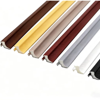 Bande d'étanchéité en mousse PU personnalisée OEM, résistante aux intempéries, avec adhésif, flexible, pour applications de quincaillerie de portes et fenêtres