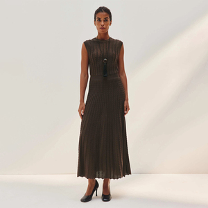 Robe décontractée unie en viscose, nouvelle collection Printemps-Été 2026, col rond, sans manches, tricotée texturée, mi-longue plissée - Product Image 3